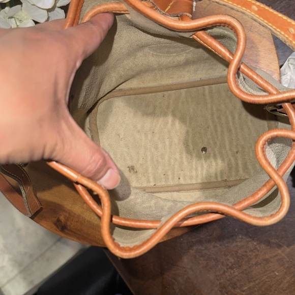 Dooney & Bourke A6-898762 Vintage Bucket Shoulder Bag - Picture 15 of 16